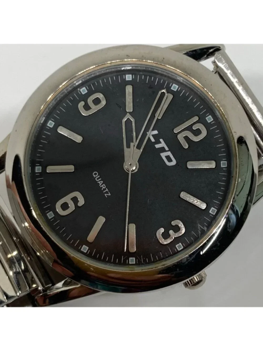 Ltd silver tone black dial quartz analog watch 35mm stretch band 6.5” running